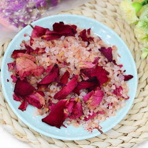 Sels de bain à la rose avec pétales de fleurs séchées, bain floral de luxe, végan et sans cruauté, soin hydratant doux pour une utilisation en spa à domicile - Product Image 3