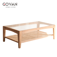 Cette table basse en bois massif de style scandinave convient à une utilisation dans les salles d'accueil familiales et les hôtels