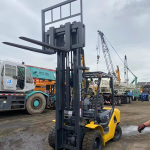 Chariot élévateur diesel Komatsu FD30 d'occasion d'origine japonaise, 3 tonnes, mât simple/tri-étages, longueur de fourche 3254 mm, puissance stable pour entrepôt - Product Image 1