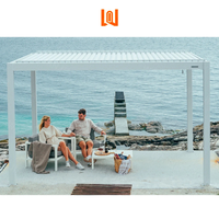 Balcon de luxe pergola en aluminium toit à persiennes réglable pavillon blanc résistant aux intempéries