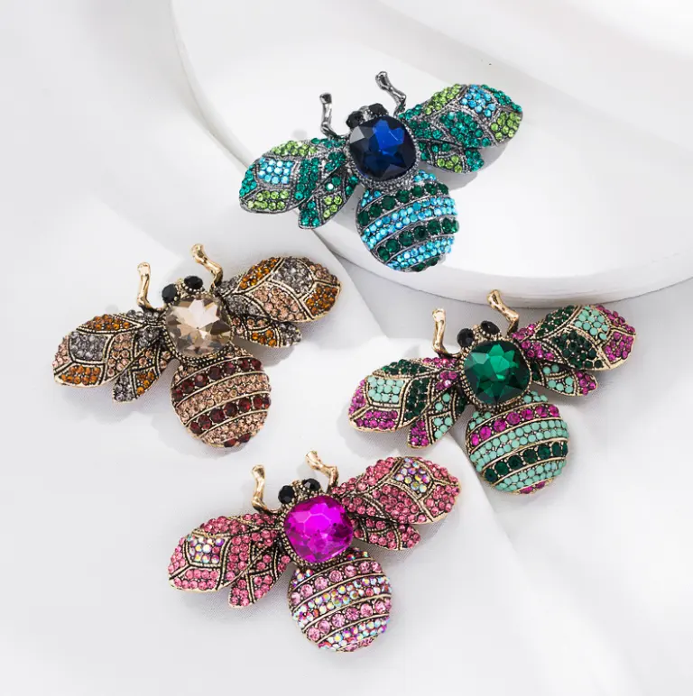 Nieuwe Vintage Vlinder Bee Broche Senior Jas Pak Accessoires Metalen Met Strass Insect Pinnen Kevers Badges Creatieve Sieraden