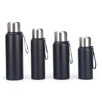Bouteille d'eau de sport portable intelligente à double paroi isolée sous vide avec logo personnalisé de haute qualité, en métal, pour la randonnée, avec corde