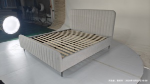 Letto con Piattaforma Imbottito in Velluto Design Europeo Direttamente dalla Fabbrica Cinese, Letto Intelligente con Testiera Trapuntata a Canali Verticali Salvaspazio - Product Image 5
