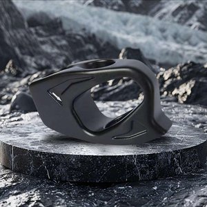 Ajustador de Cuerda Ligero Negro para Montañismo y Escalada - Gancho Organizador de Cuerdas de Aleación de Aluminio para Senderismo y Vía Ferrata - Product Image 6