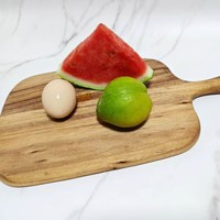 Planche à découper rectangulaire multifonctionnelle en bois d'acacia de 33 cm, nouveau style, avec poignée et anneau de suspension, planche à pain, planche à pizza