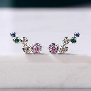 Orecchini a perno geometrici di tendenza con zirconi colorati taglio brillante rotondo incastonati a castone per donna, gioielli alla moda per feste - Product Image 1