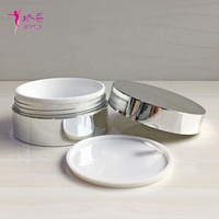 Pot de crème acrylique à cylindre argenté brillant de 100g avec couvercle UV et pot pot de crème en plastique d'emballage cosmétique