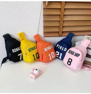 Sacs pour enfants 2023 nouveau à la mode garçons et filles poitrine bébé Simple mode numérique petit tissu épaule bandoulière - Product Image 1