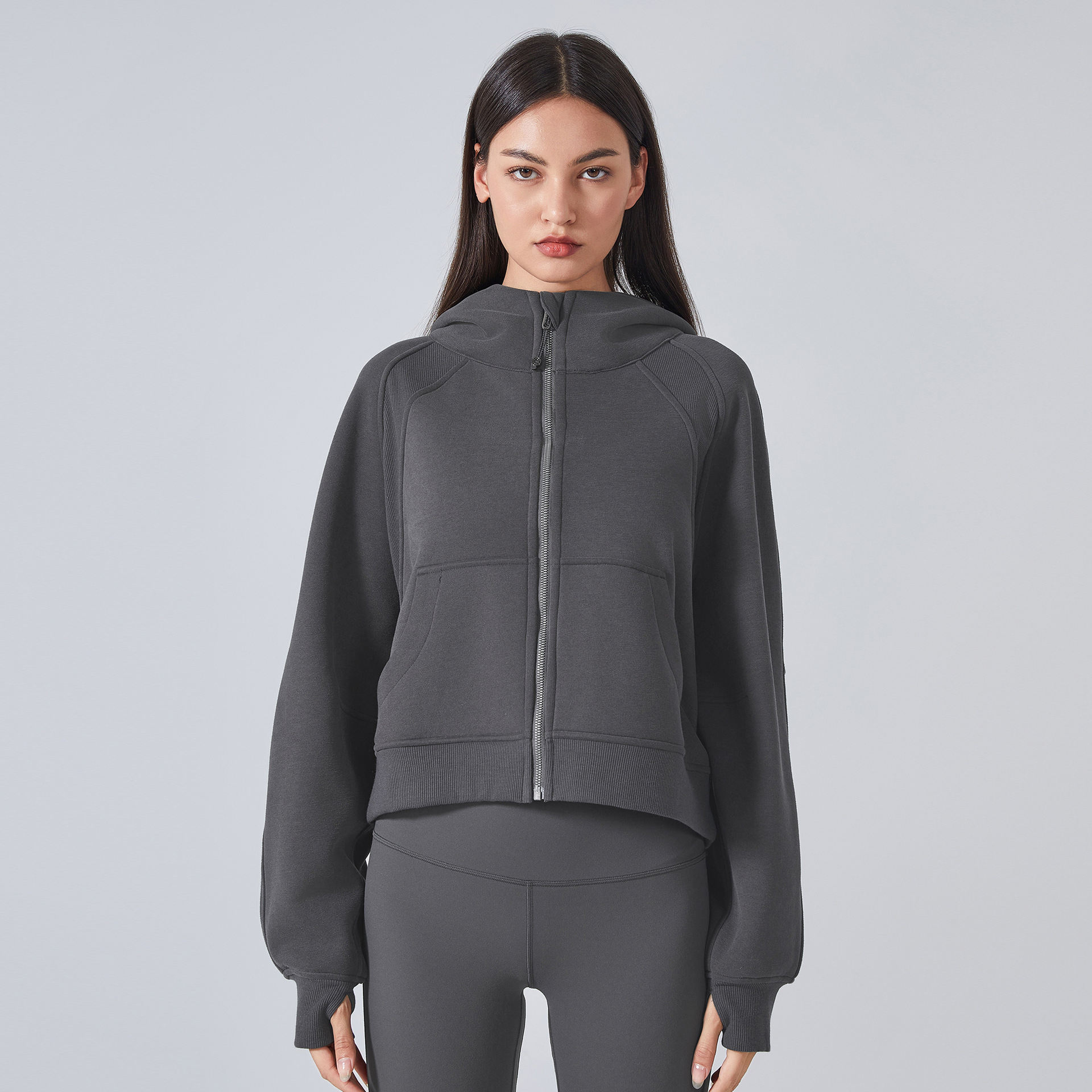 สีเทาเข้ม