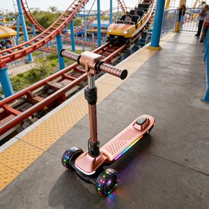 Trottinette à 3 roues sécurisée pour enfants et trottinette électrique pour enfants <span class=keywords><strong>de</strong></span> 8 à 12 ans avec <span class=keywords><strong>limiteur</strong></span> <span class=keywords><strong>de</strong></span> <span class=keywords><strong>vitesse</strong></span> pour un meilleur contrôle - Product Image 1