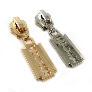 Accessoires de sacs de haute qualité fabriqués en Chine, tirette de fermeture éclair en métal sur mesure - Product Image 6