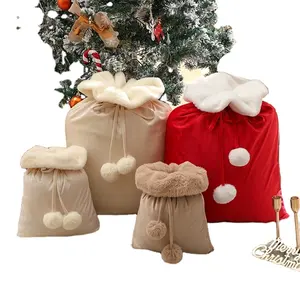 قطع علوية من الفراء الفاخرة لتزيين عيد الميلاد مخصصة للبيع بالجملة حقائب سانتا المخملية مع بوم بوم