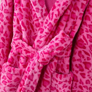 Bata de baño de felpa con estampado de leopardo, larga y gruesa, de franela polar, pijama informal, camisón cálido de invierno para mujer, ropa de dormir para el hogar - Product Image 3
