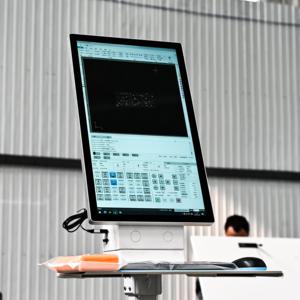 Machine de découpe laser à fibre entièrement fermée avec table d'échange, découpeuse laser CNC 6015 pour tôle métallique, couvercle de protection 6kW 12kW - Product Image 4