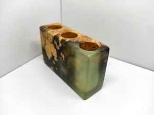 Portaplumas de Resina y Madera con Diseño Artístico en Resina y Base de Madera Natural - Product Image 2