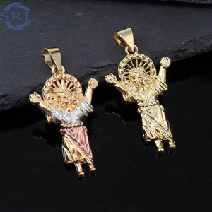 Ciondolo Gesù in Ottone Placcato Oro 18K con Zirconi, Design Sacro Cuore di Gesù con Braccia Aperte, Charm Religioso Vintage - Product Image 2
