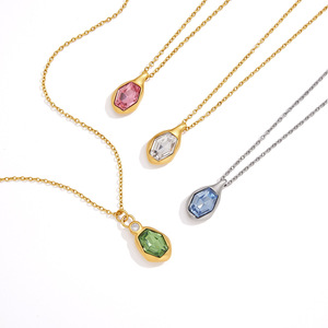 Collana con Pendente Esagonale in Vetro Blu Placcato Oro 18K in Acciaio Inossidabile, con Bordo Incassato, Irregolare e Martellato, Regalo Quotidiano per Donna - Vendita all'Ingrosso - Product Image 1