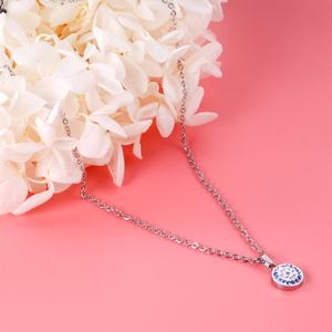 Collar de Acero Inoxidable Auténtico con Colgante de Diseño Moderno Chapado en Oro de 18K - Product Image 5