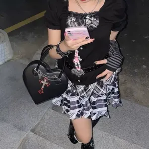 Estilo gótico de las mujeres amor corazón monedero bolso Y2k Hot Girls Punk bolso de hombro decoración de Metal <span class=keywords><strong>mujer</strong></span> negro Cool Messenger Bags - Product Image 2