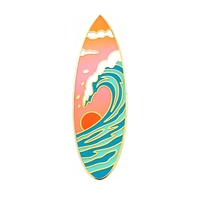 Épingles en émail personnalisées sur le thème du surf, badges de revers en métal en gros, souvenirs créatifs de sports nautiques