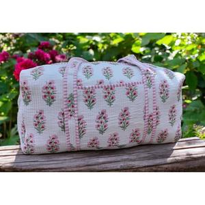 Bolsa de lona acolchada de algodón hecha a mano con un elegante estampado en bloques, construcción ligera y duradera, y un interior espacioso, perfecta. - Product Image 2