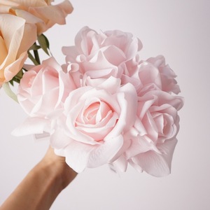 Haute Qualité 25cm 5 Têtes Artificielle Rose Hydratante Rose <span class=keywords><strong>Fleur</strong></span> pour La Décoration Intérieure Tables De Mariage <span class=keywords><strong>Fleur</strong></span> - Product Image 6