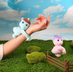 LED Stretchy Animal <span class=keywords><strong>Glow</strong></span> Armband-Leuchtendes sensorisches Spielzeug zum Stress abbau, süßes <span class=keywords><strong>Cartoon</strong></span> Zappeln Armband für Kinder & Erwachsene - Product Image 2