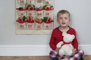 Calendrier de l'Avent en coton de Noël avec poches et ruban rouge, acceptant les broderies personnalisées de noms et de motifs, cadeaux de Nouvel An pour enfants - Product Image 3