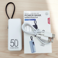 Cadeaux promotionnels de haute qualité, chargeur portable mini 5000 mAh avec logo personnalisé, câbles intégrés, charge rapide pour téléphone