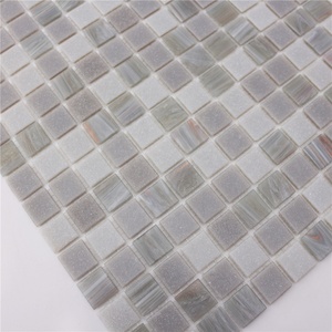 Carreaux de mosaïque thermofusible gris clair vitreux pour mur de salon pour <span class=keywords><strong>sol</strong></span> de <span class=keywords><strong>douche</strong></span> - Product Image 4