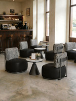 Ensemble de canapés modernes pour café et salon, mobilier de restaurant, tabouret individuel en cuir noir avec table d'appoint en marbre, ensemble de sièges pour café
