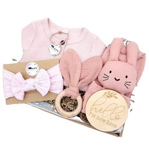 Set <span class=keywords><strong>Regalo</strong></span> <span class=keywords><strong>Nascita</strong></span> Neonato Direttamente dalla Fabbrica con Set di Asciugamani in Garza di Cotone con Orecchie da Coniglio Tutina e Milestone in Legno - Product Image 1