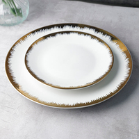 Assiette ronde en vente directe en usine, décalcomanie dorée de luxe de qualité supérieure, vaisselle en porcelaine blanche pour hôtel