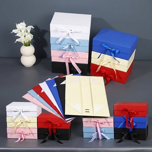 Boîte d'emballage cadeau pliable à rabat personnalisée OEM ODM avec logo, en matériaux recyclés mats, avec poignée et accessoires en ruban, estampage à chaud - Product Image 3