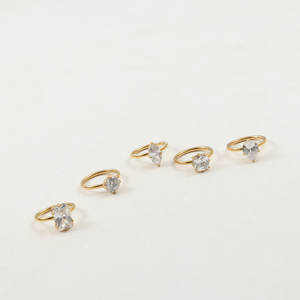 Anello Minimalista in Acciaio Inox Placcato Oro 18K con Zirconi Taglio Baguette e Pera Personalizzato Impermeabile Regalo per Matrimonio e Feste per Coppie - Product Image 6