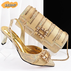 <span class=keywords><strong>Scarpe</strong></span> eleganti da festa con tacco basso in oro di alta qualità per <span class=keywords><strong>scarpe</strong></span> da <span class=keywords><strong>sposa</strong></span> abbinate e set di borse per matrimonio - Product Image 2
