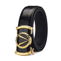 Ceinture en cuir de vachette à motif crocodile avec boucle en alliage doré en forme de V pour homme, de luxe, formelle, avec embossage alligator, pour costume