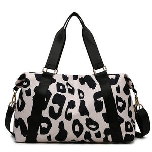 Bolsa de Viaje con Estampado de Vaca para Viajes Cortos de Negocios, Gran Capacidad, Ligera, Bolsa de Mano, Bolsa Simple para el Gimnasio o para Pasar la Noche - Product Image 6