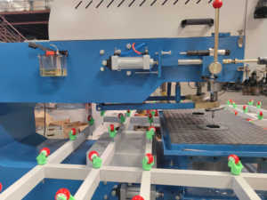 Doppia testa Auto foro di vetro di perforazione macchina per la porta finestra di vetro Laser macchina di taglio del vetro - Product Image 4
