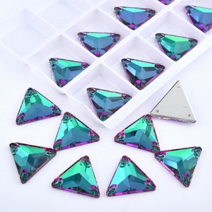 OLeeya Meilleures ventes Strass triangulaires personnalisés en verre à coudre, Pierres à coudre en cristal pour vêtements - Product Image 4