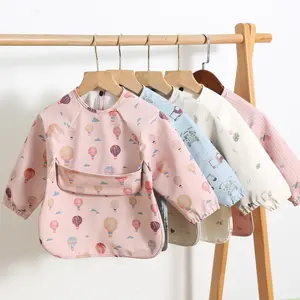 Bavoir imperméable à manches longues avec poche pour bébé