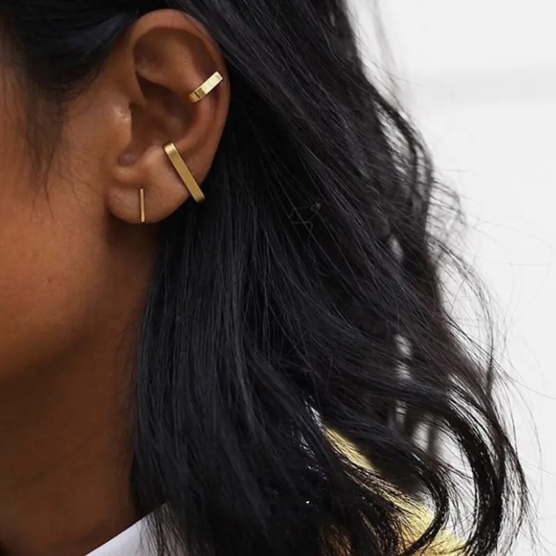 धूमिल मुक्त स्टाइलिश जम्मू आकार स्टड कान की बाली शांत डिजाइन स्टेनलेस स्टील 18K सोना मढ़वाया डिजाइनर कान की बाली