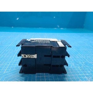 Module d'interface de contrôle RF MKS HPS Series Pneumatic Angle Valve 1075326, utilisé comme pièce détachée pour équipement semi-conducteur d'époque - Product Image 1