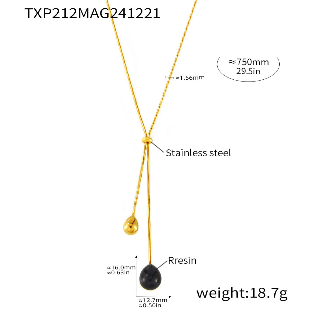 collier en résine noire