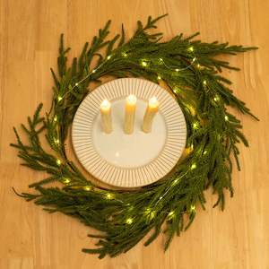 Guirnalda de Navidad Iluminada con Ramas de Pino Norfolk, Agujas Suaves, Decoración para Puerta, Guirnalda de Hojas Verdes Iluminadas de 120 cm - Product Image 2