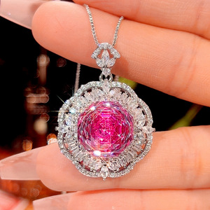 Conjunto de Joyería de Moda Ecológica, Chapado en Oro y Cobre, con Circonita Cúbica de Corte Rosa de 14 mm, Hermoso Collar con Colgante Floral, Aretes y Anillo para Boda - Product Image 5