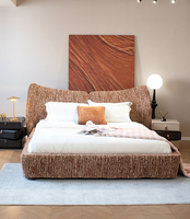 Cabecera Curva Ondulada Tapizada en Tela Chenille con Rayas Verticales, Base de Cama de Madera de Pino, Cama Minimalista con Plataforma para Dormitorio