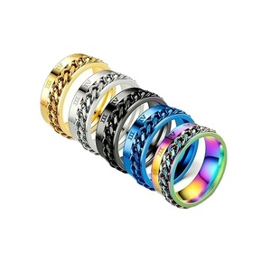 Anillo de Acero Inoxidable con Baño de Oro de 18K y Cadena Cubana Giratoria |   Joyería Hip Hop para Hombre - Product Image 1