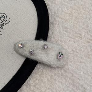 กิ๊บติดผมรูปสตรอว์เบอร์รี่สีชมพูสำหรับสาวหวาน  วัสดุโลหะผสมและผ้า ขนาด 7 ซม. เหมาะสำหรับงานปาร์ตี้ - Product Image 6