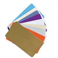 Revêtement en poudre thermodurcissable à base de résine pour application électrostatique par pulvérisation, ignifuge pour surfaces en polyester
